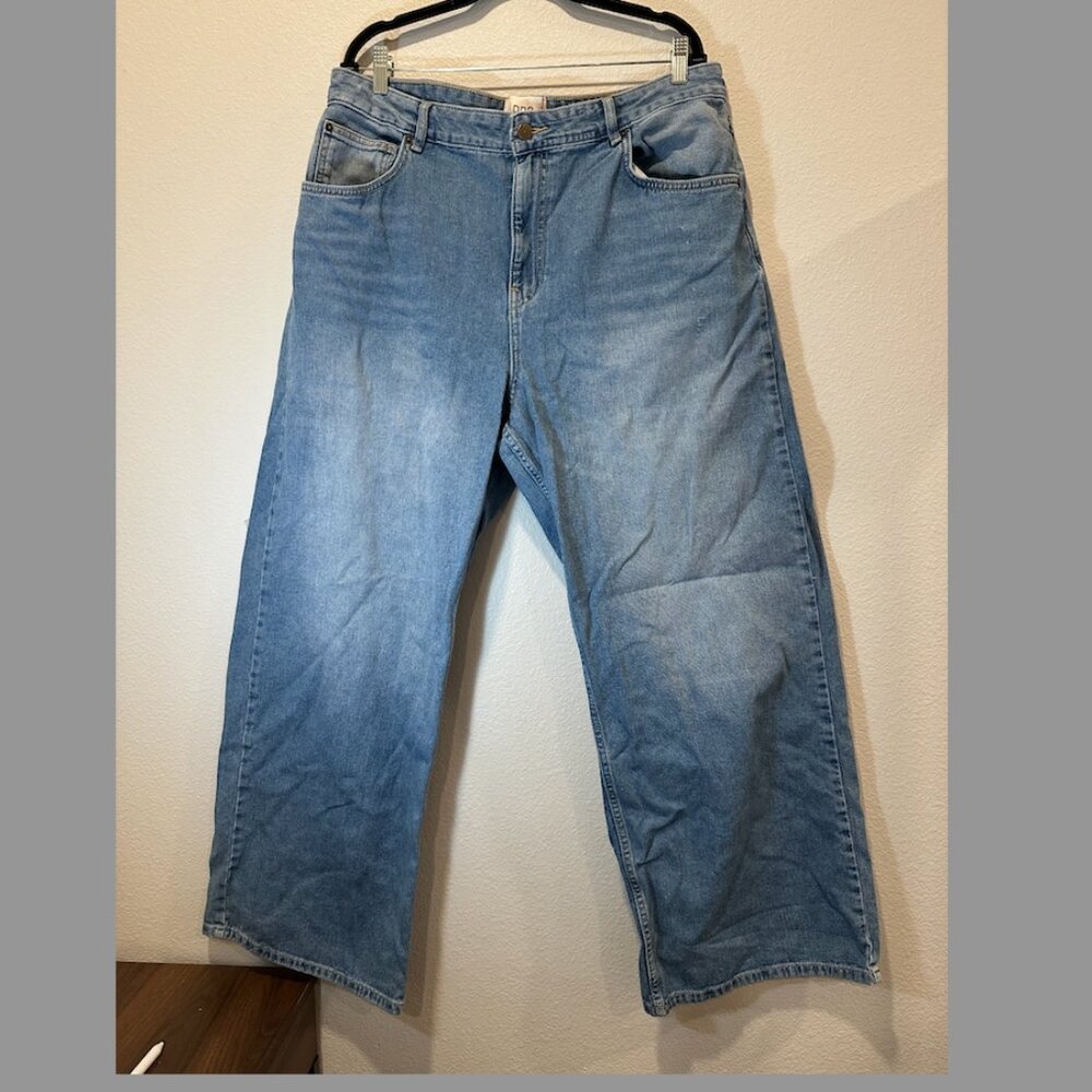 BDG Ozzy Loose Jeans – Urban Outfitters – Size 34  • Brand: BDG (Urban Outfitter